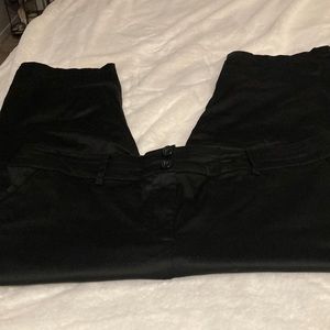 Black Capri pants